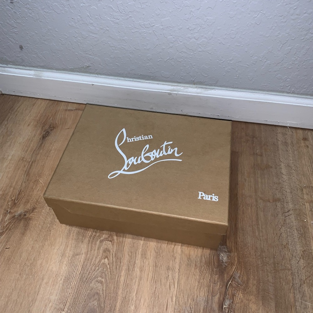 Christian Louboutin So Kate Heels - Picture 2 of 11